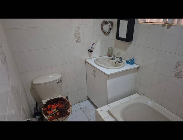 3 BEDROOM HOUSE FOR SALE IN BRENTHURST